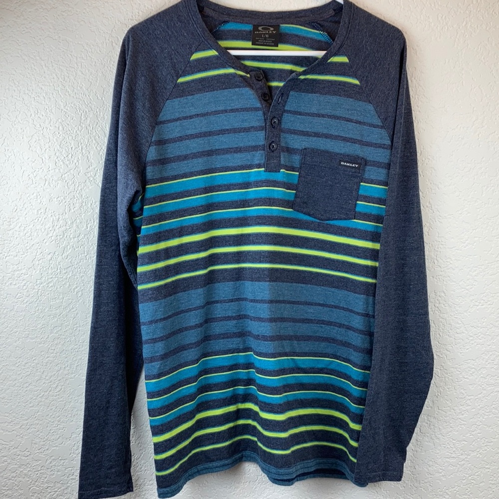 •Oakley Blue Multicolor Striped Henley Large Raglan Sleeve Shirt A122